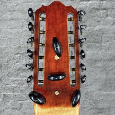 der boden einer nyckelharpa
